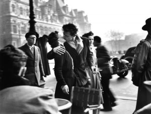 Le Baiser de l'Hotel de Ville - © Robert Doisneau